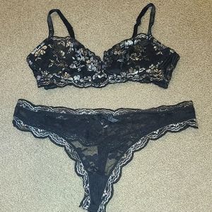 Victoria's Secret very sexy 2 pc bra & thong set, bra size 38C, panties size XL